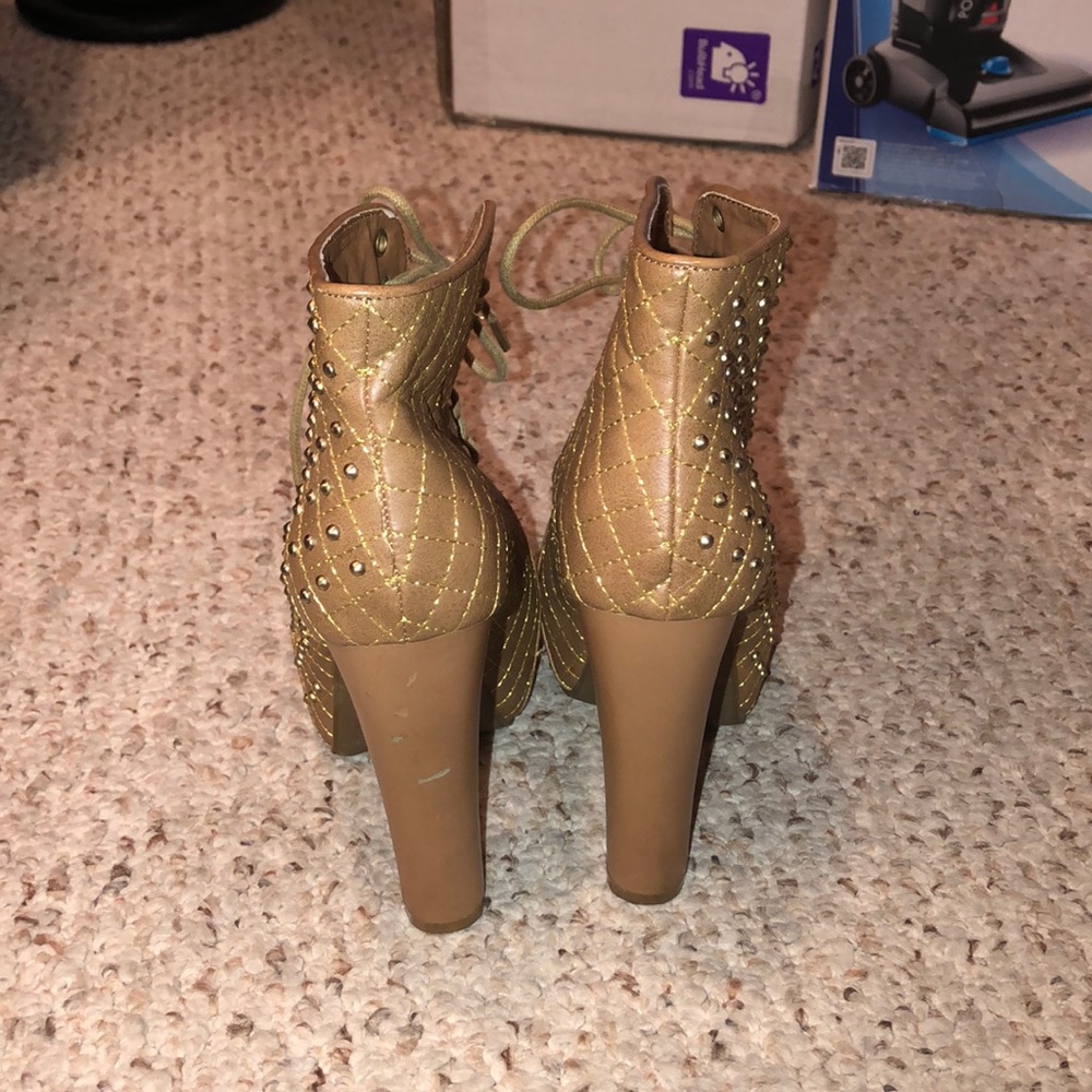 Heels - Picture 3 of 3